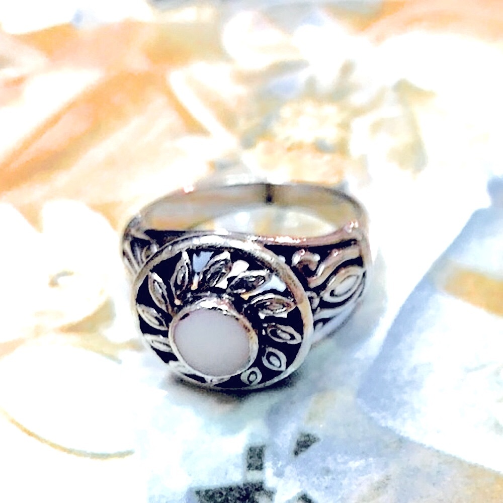 MOTHER OF PEARL STERLING SILVER RING 6 1/2 SILVER LEAFS or FEATHERS .925 - Picture 1 of 7